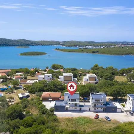 Luna With Jacuzzi, Sauna And Private Pool וילה