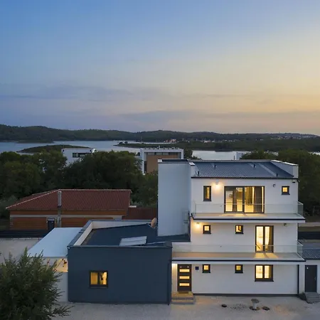וילה Luna With Jacuzzi, Sauna And Private Pool