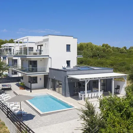 Luna With Jacuzzi, Sauna And Private Pool