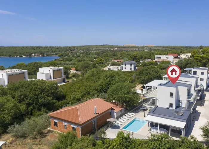 Luna With Jacuzzi, Sauna And Private Pool * 波梅尔