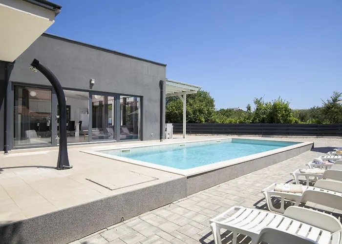 Luna With Jacuzzi, Sauna And Private Pool * 波梅尔