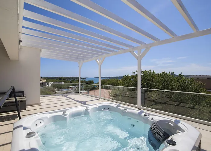 Luna With Jacuzzi, Sauna And Private Pool 别墅 *
