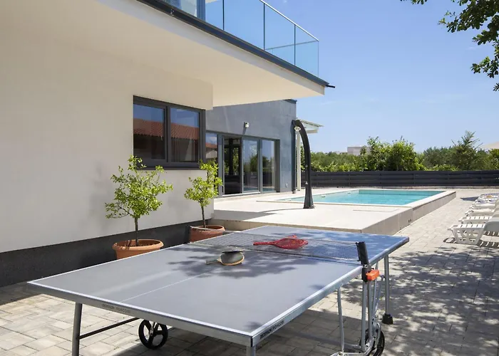 Luna With Jacuzzi, Sauna And Private Pool