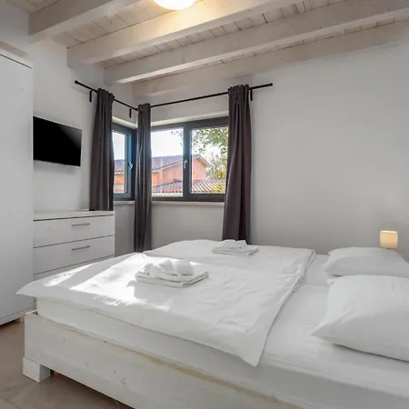 Luna With Jacuzzi, Sauna And Private Pool * Pomer