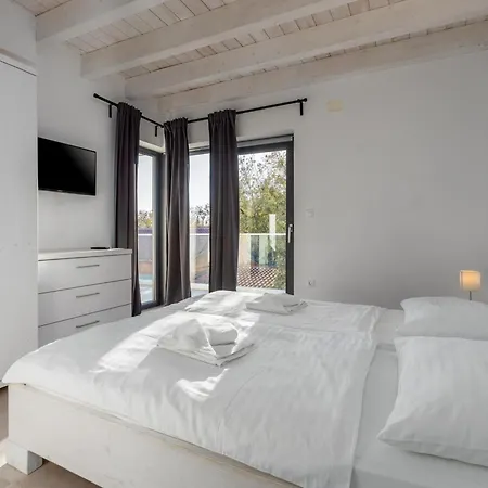 Villa Luna With Jacuzzi, Sauna And Private Pool Pomer