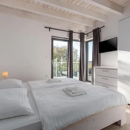 Luna With Jacuzzi, Sauna And Private Pool Pomer