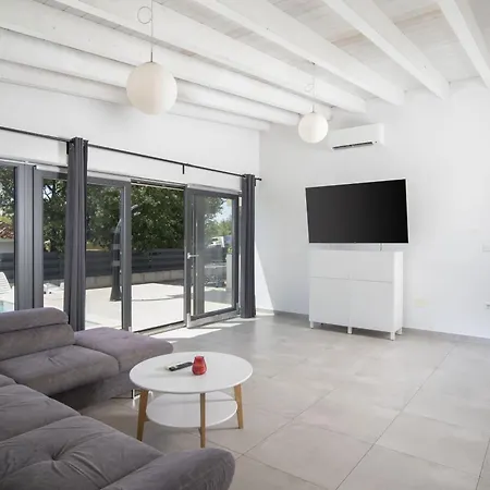 Luna With Jacuzzi, Sauna And Private Pool