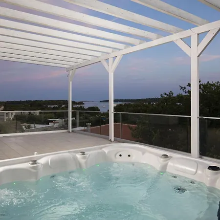 Luna With Jacuzzi, Sauna And Private Pool *