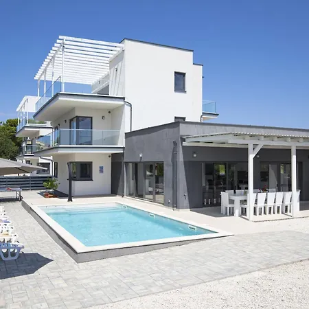 Luna With Jacuzzi, Sauna And Private Pool Villa