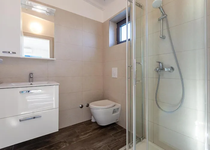 Luna With Jacuzzi, Sauna And Private Pool 포메르