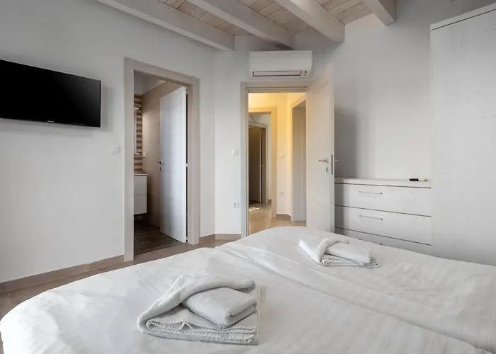 Luna With Jacuzzi, Sauna And Private Pool 빌라