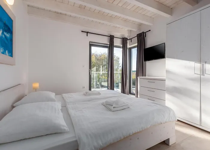 Luna With Jacuzzi, Sauna And Private Pool 포메르