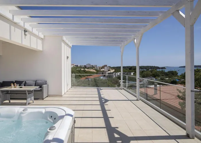 빌라 Luna With Jacuzzi, Sauna And Private Pool 포메르