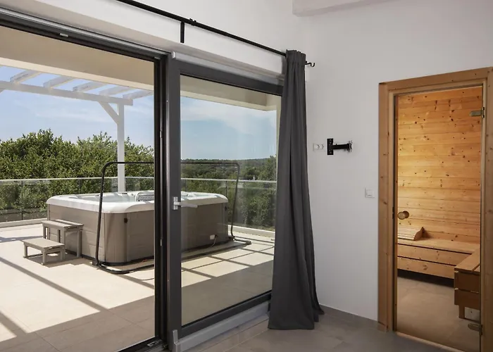 Luna With Jacuzzi, Sauna And Private Pool 빌라