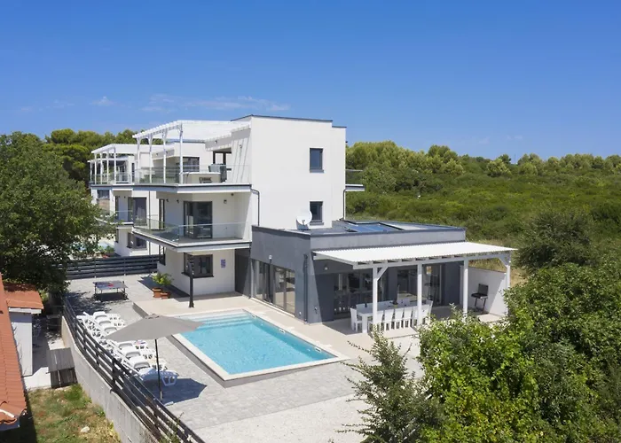 Luna With Jacuzzi, Sauna And Private Pool