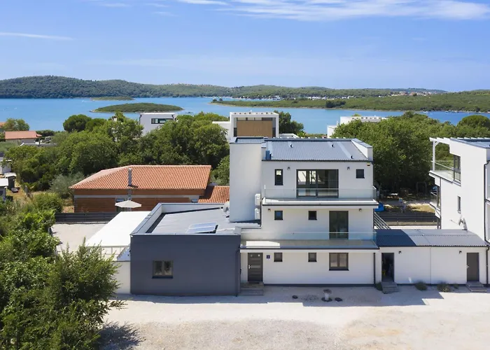 Luna With Jacuzzi, Sauna And Private Pool